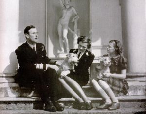 Lord and Lady Louis Mountbatten with one of their daughter Patricia Mountbatten later Knatchbull.jpg